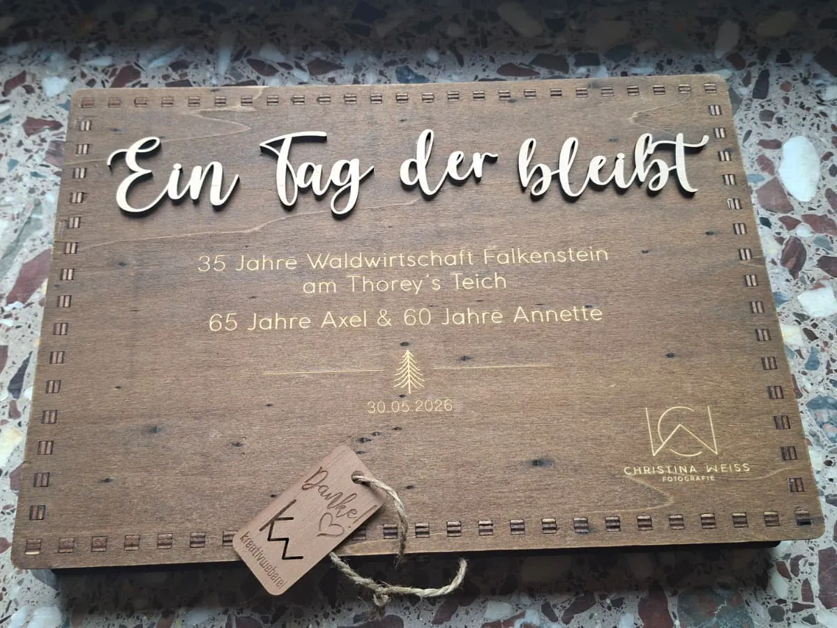 Individuell gefertigte Fotobox aus Holz
