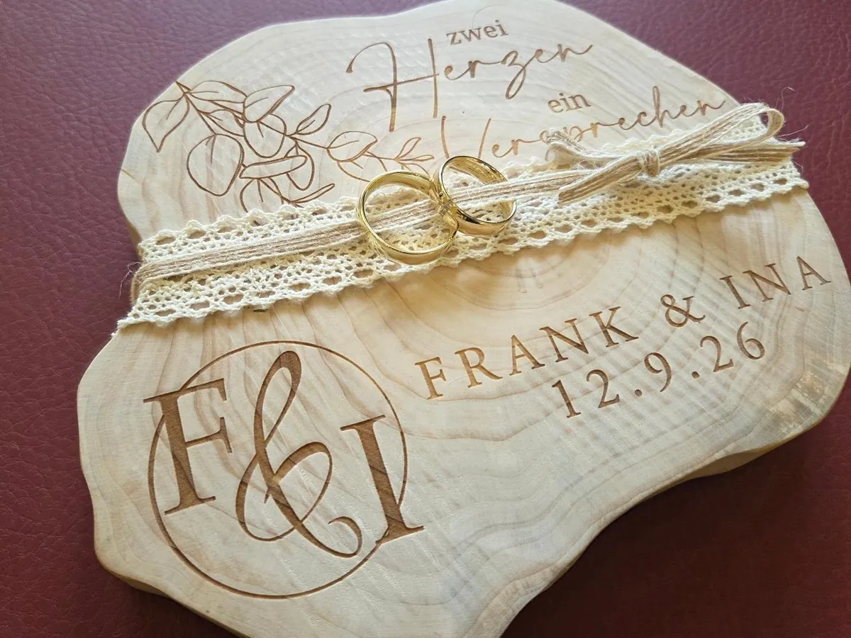 Baumscheibe als Ringkissen für eine Hochzeit