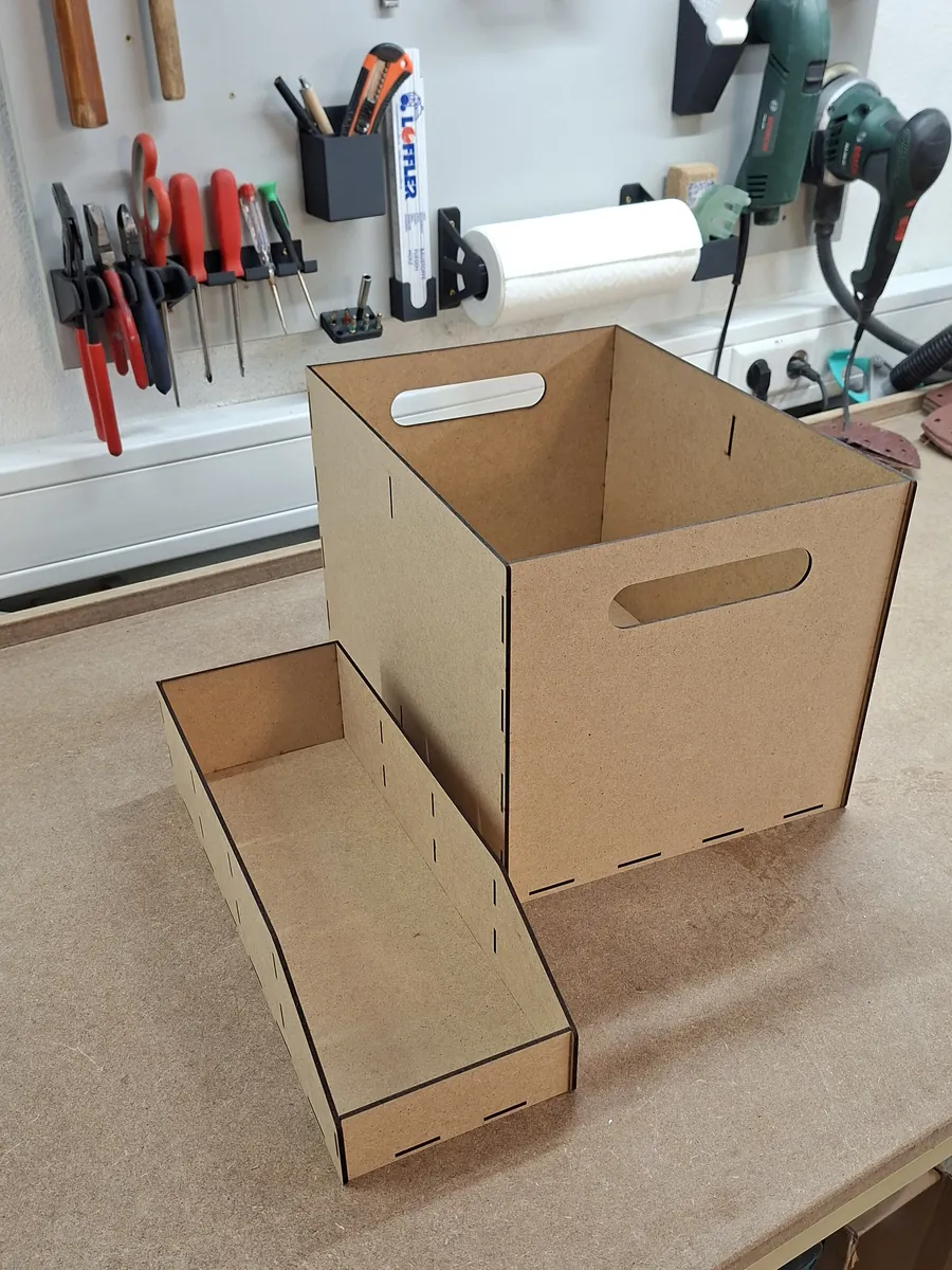 Maßgefertigte Sichtlagerkästen und Regalboxen aus Holz